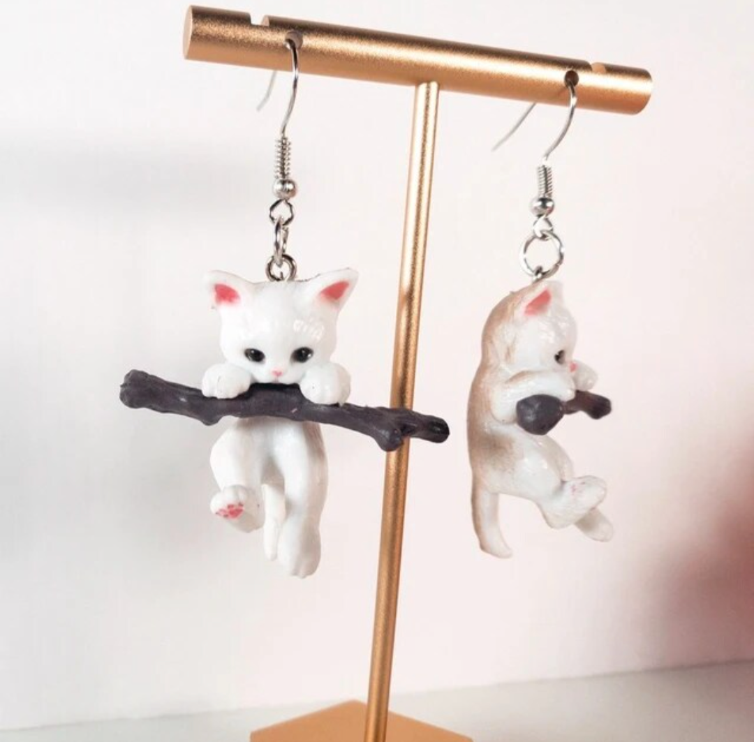 Cute Lightweight colourful Resin dangle earrings, Cat, Kitten, Feline (White)